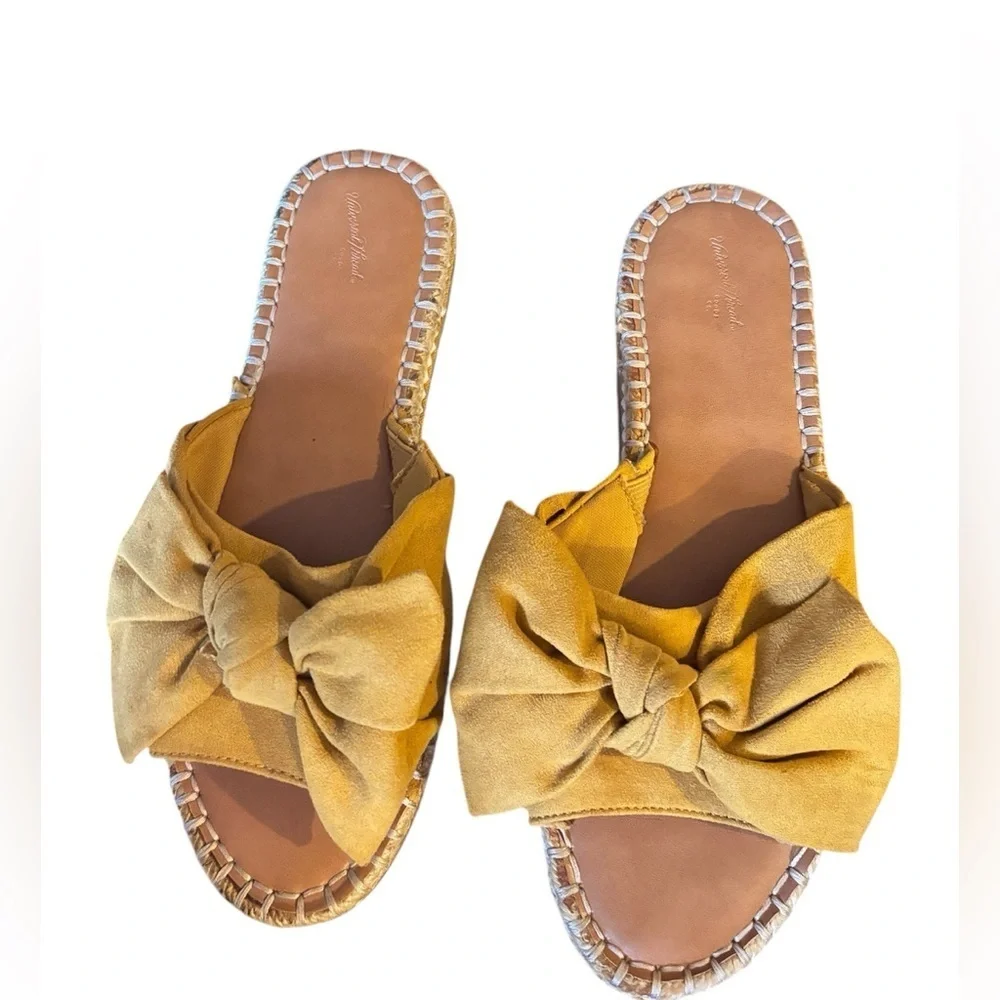 Universal Thread Lila Yellow Knotted espadrille